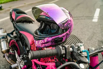 Equipamiento para Moto 125cc: Qué exige la Ley y qué dicta tu Piel