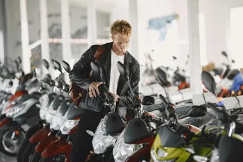 Las 5 Mejores Motos de 125cc para Personas Bajitas (Guía de Compra Definitiva)