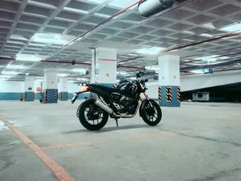 Invernaje: Cómo Dejar tu Moto 125cc Meses Parada (Y Que No Muera)